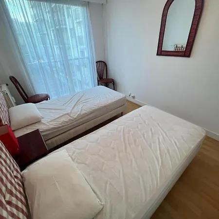 T4 Avec Parking, Balcon Et Proche Commerces A - Fr-1-239-921