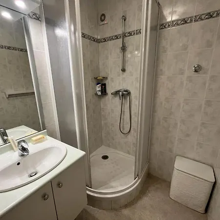 Apartment T4 Avec Parking, Balcon Et Proche Commerces A - Fr-1-239-921