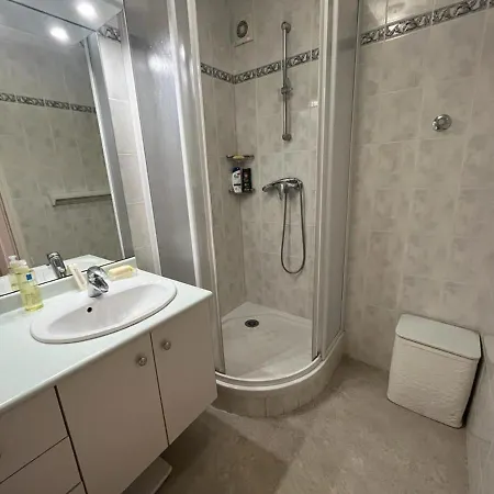 T4 Avec Parking, Balcon Et Proche Commerces A - Fr-1-239-921 *