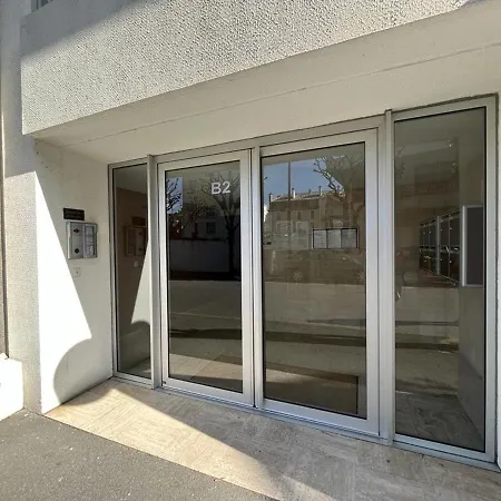 Apartamento T4 Avec Parking, Balcon Et Proche Commerces A - Fr-1-239-921 *
